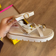 Sandália Moleca Tratorada Detalhe Dourado 5504.213