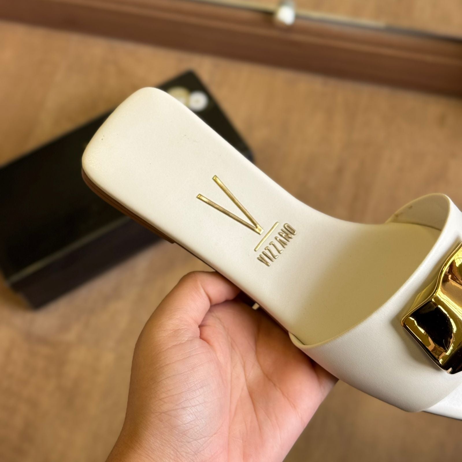 Sandália Vizzano Rasteira Detalhe Dourado 6553.100