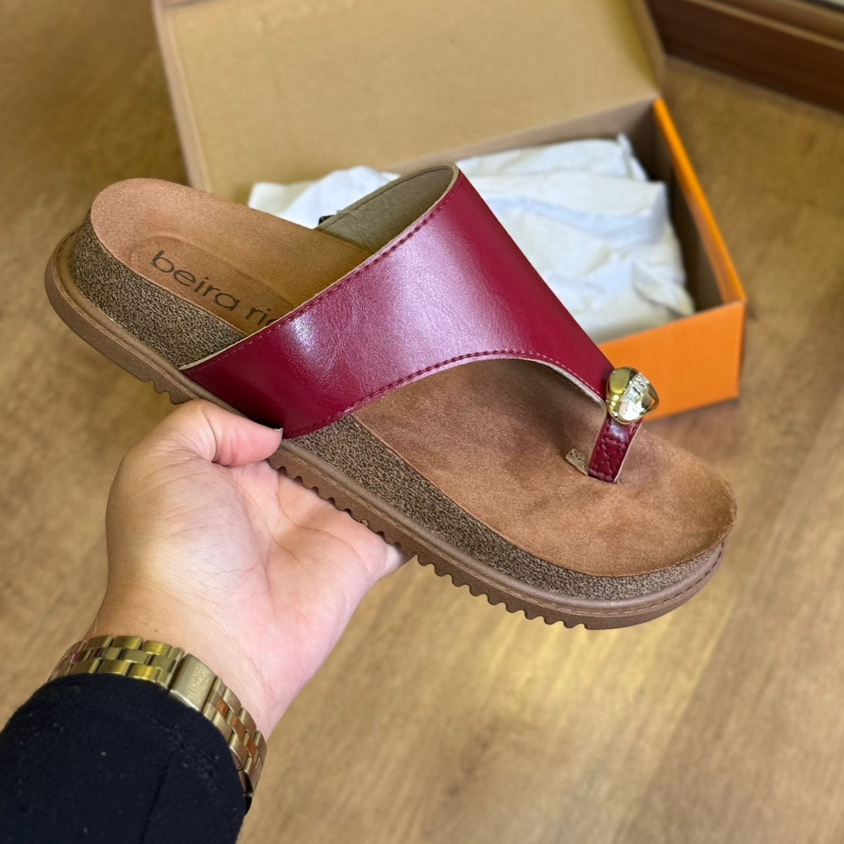 Sandália Papete Beira Rio Detalhe Dourado no Dedo 8524.110