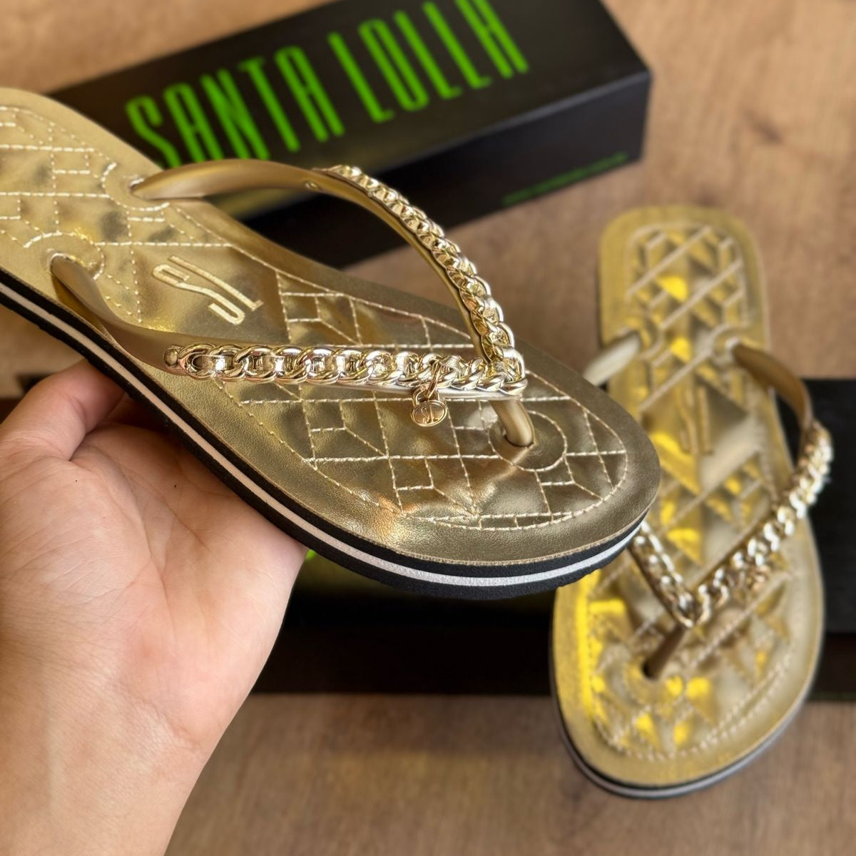 Sandália Santa Lolla Flip Flop Corrente Dourada 0106.0D67
