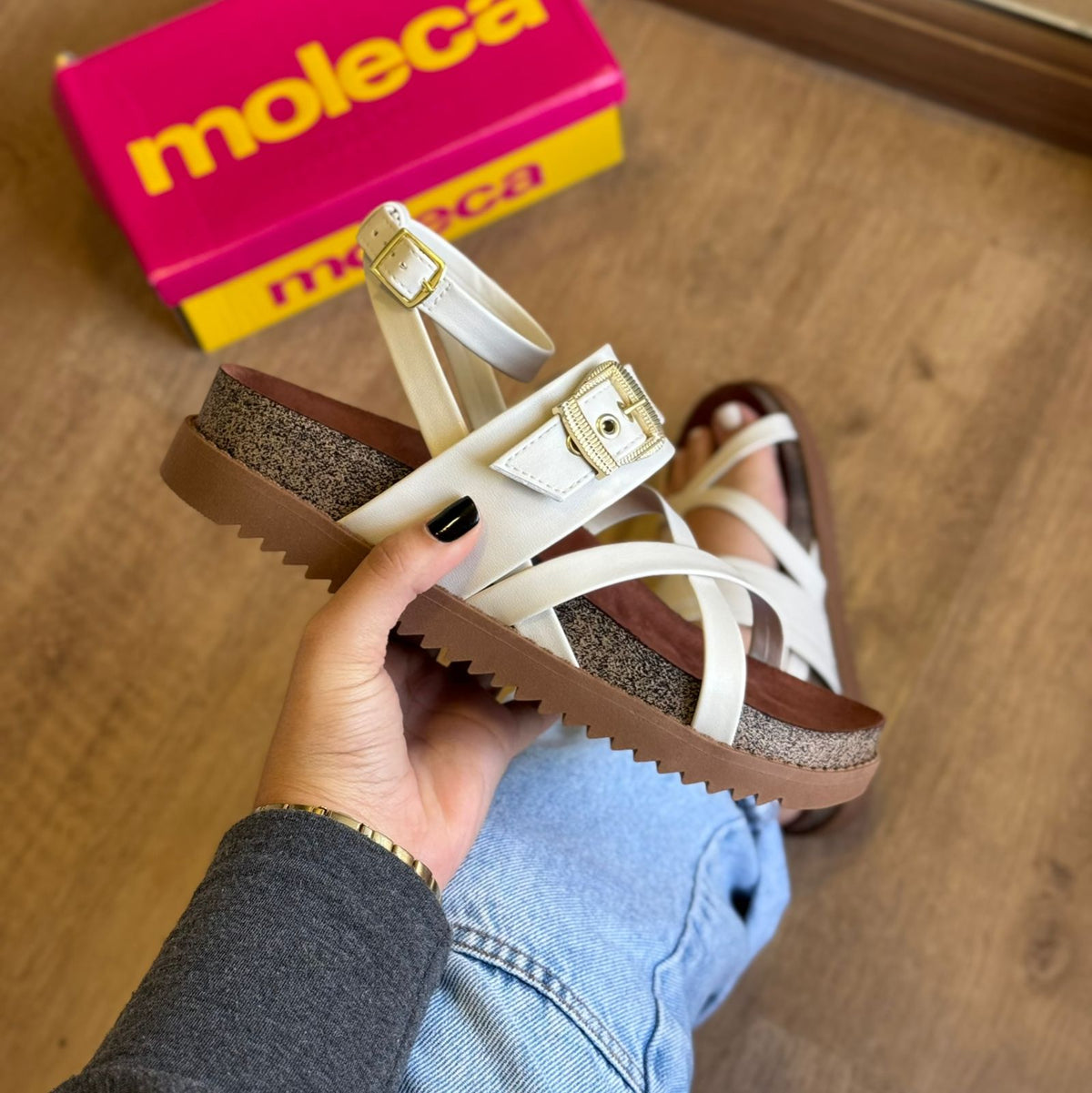 Sandália Moleca com Ajuste Tratorada 5500.113