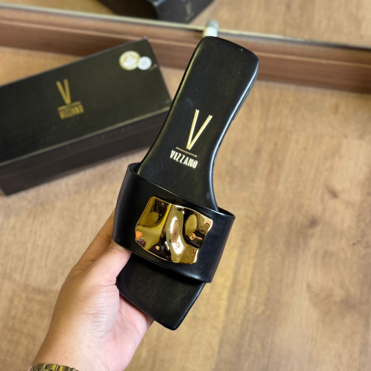 Sandália Vizzano Rasteira Detalhe Dourado 6553.100