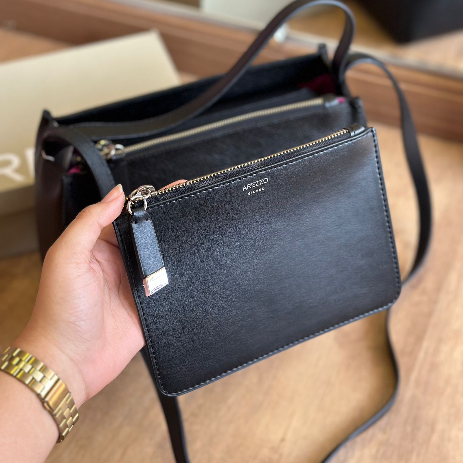 Bolsa Arezzo Emilly Grande Pouch A581000497