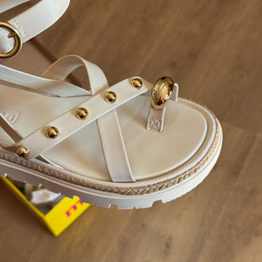 Sandália Moleca Tratorada Detalhe Dourado 5504.213