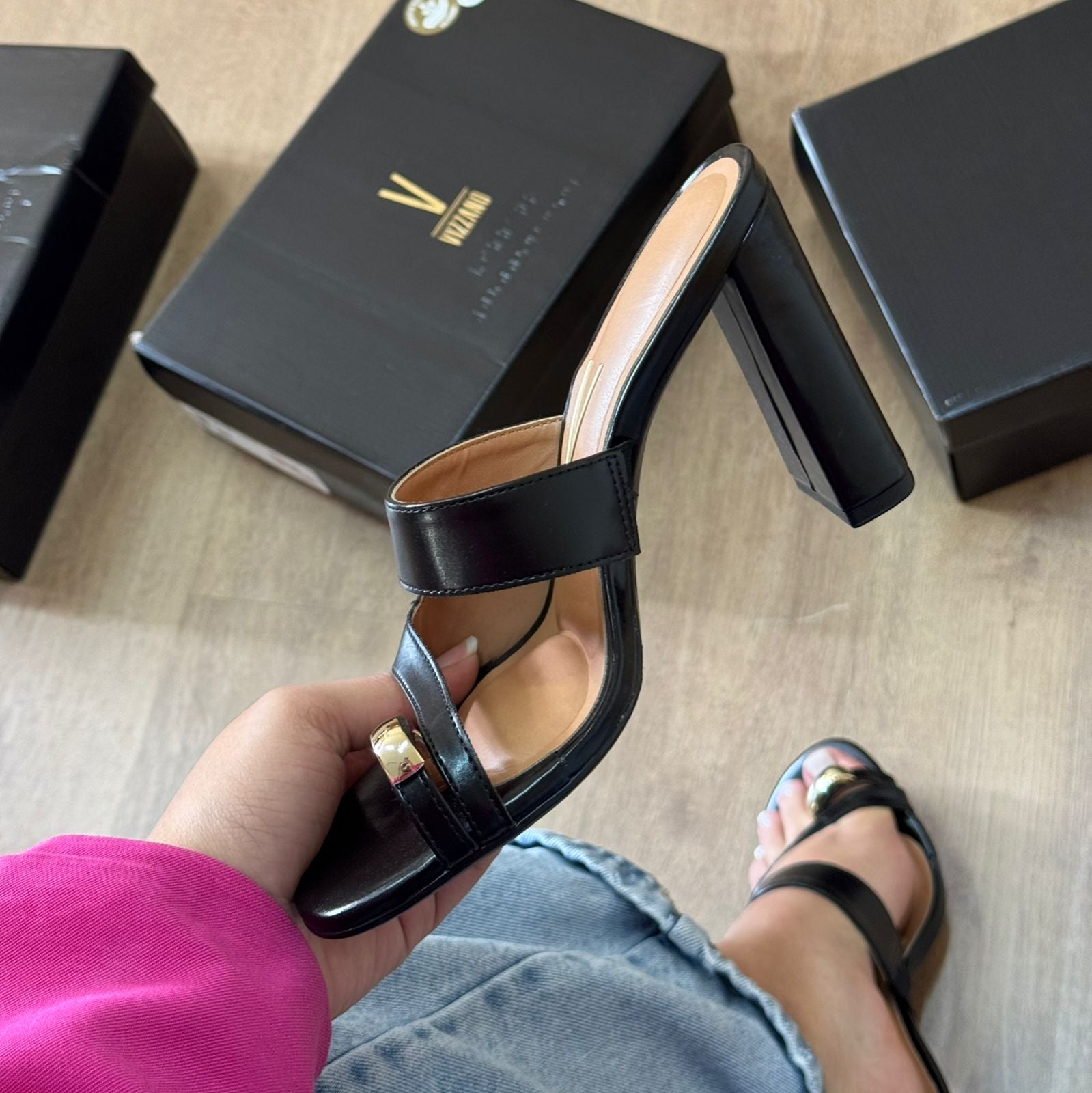 Salto Vizzano Bloco Detalhe Dourado no Dedo 6550.101