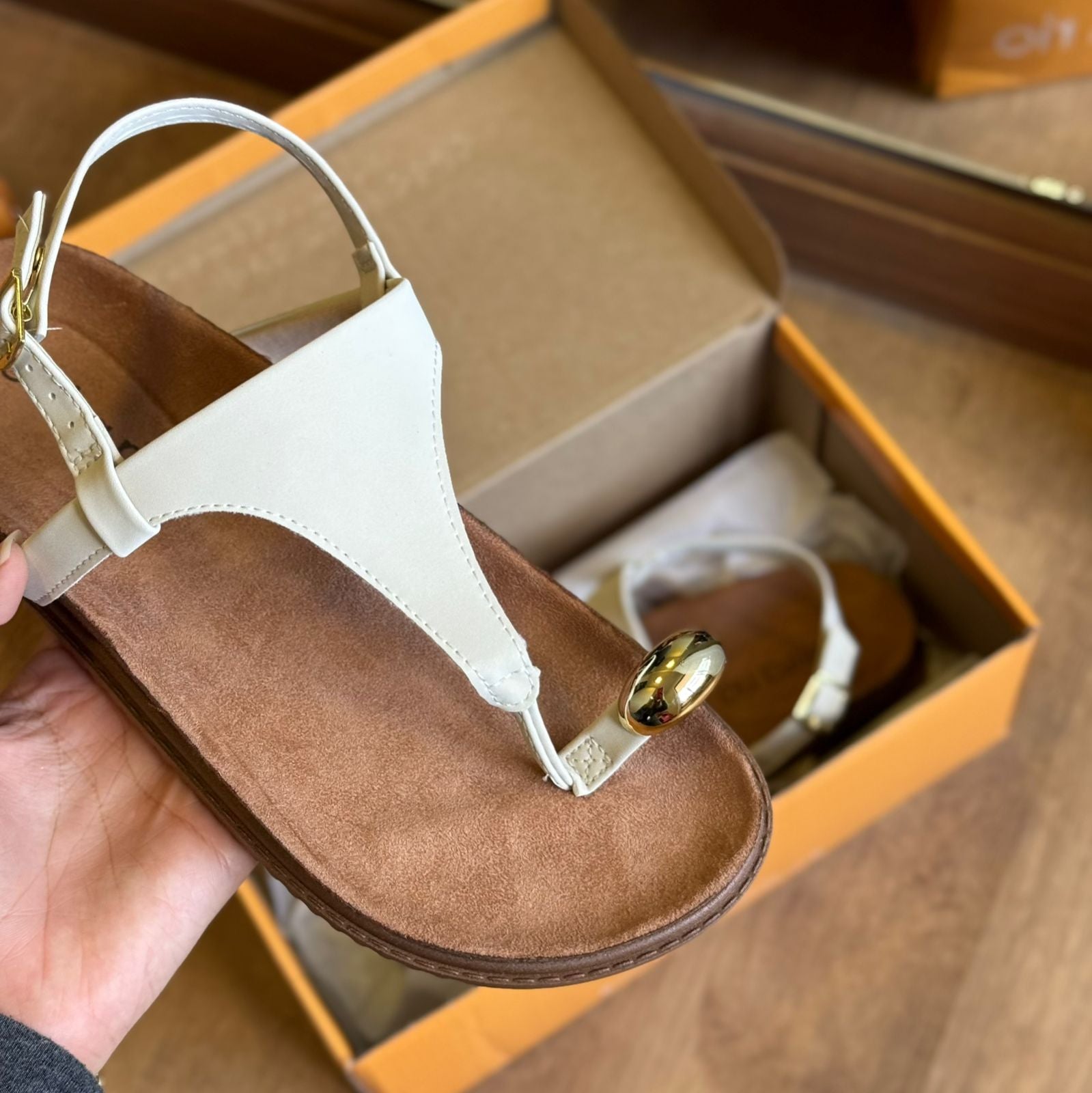 Sandália Beira Rio Plataforma Detalhe Dourado 8524.109