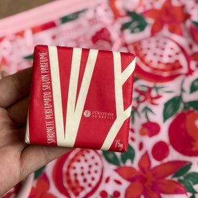 Chinelo de Dedo Arezzo + Sabonete e Necessaire Colab Loccitane Z190260