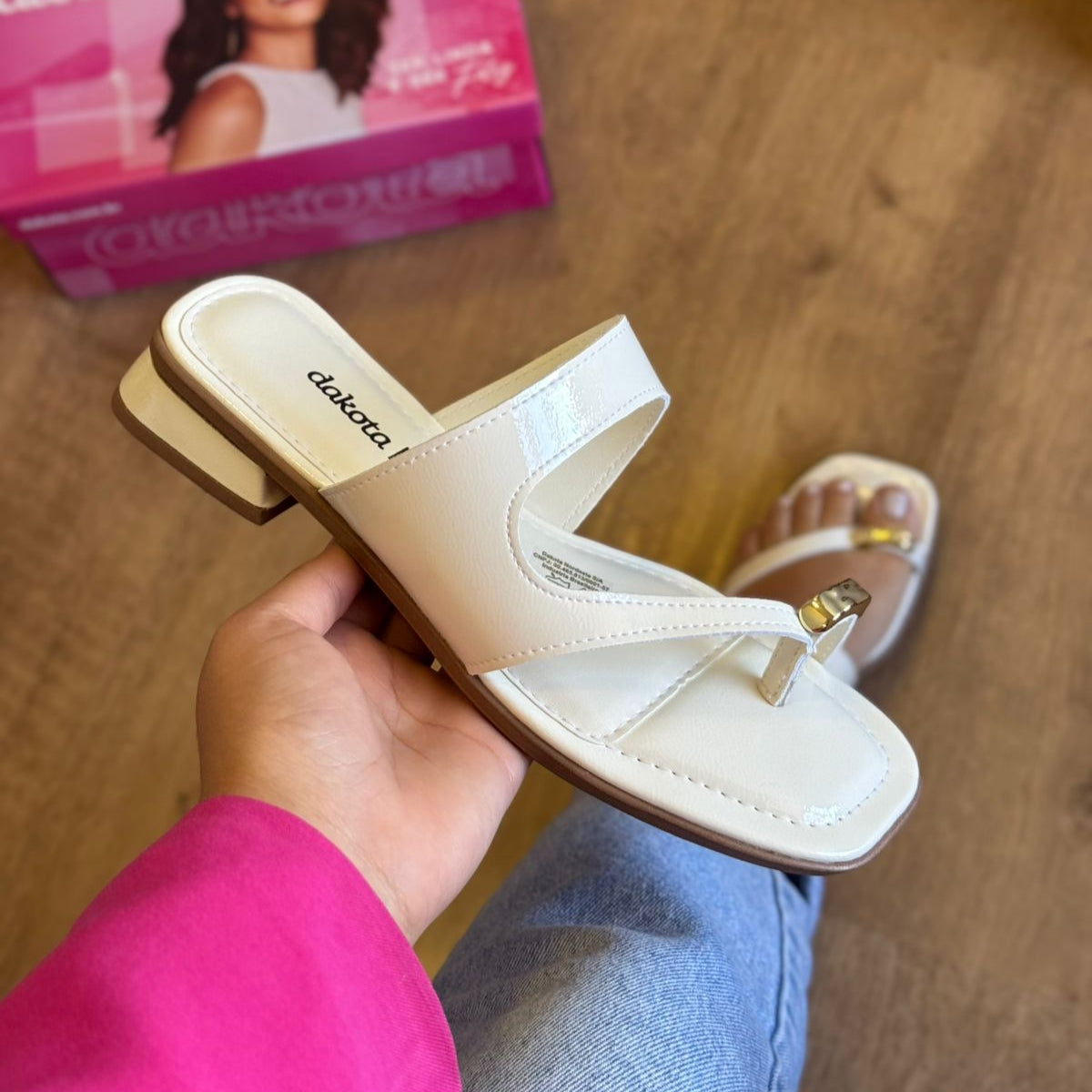 Sandália Dakota Salto Baixo Detalhe no Dedo Y8874