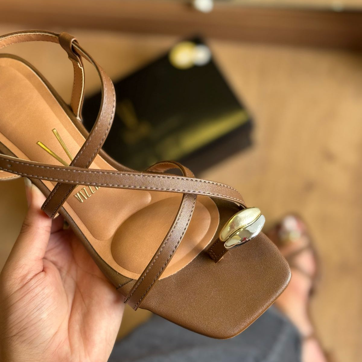 Sandália Vizzano Detalhe Dourado no Dedo 6454.123