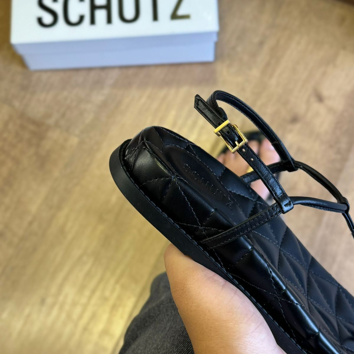 Sandália Schutz Detalhe Letreiro da Marca S215640421