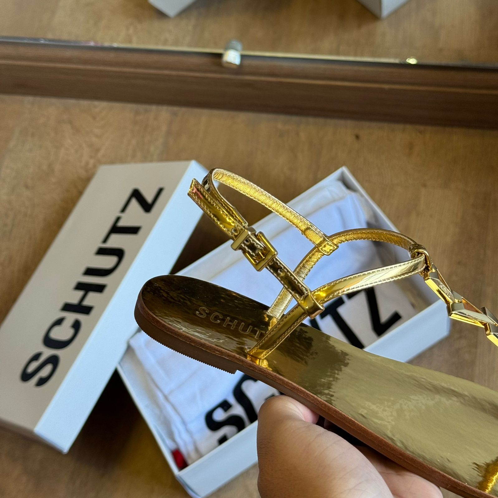 Sandália Schutz Rasteira Triangulos Dourados S224460001