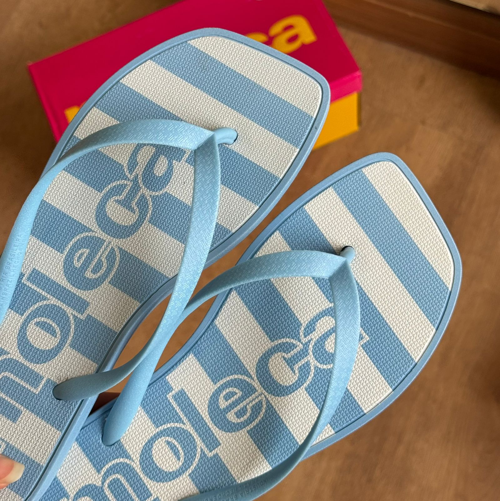 Chinelo de Dedo Moleca Listras 5552.300