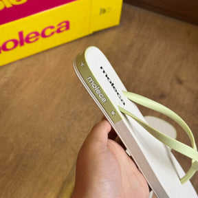 Chinelo de Dedo Moleca Detalhes da Marca 5552.200