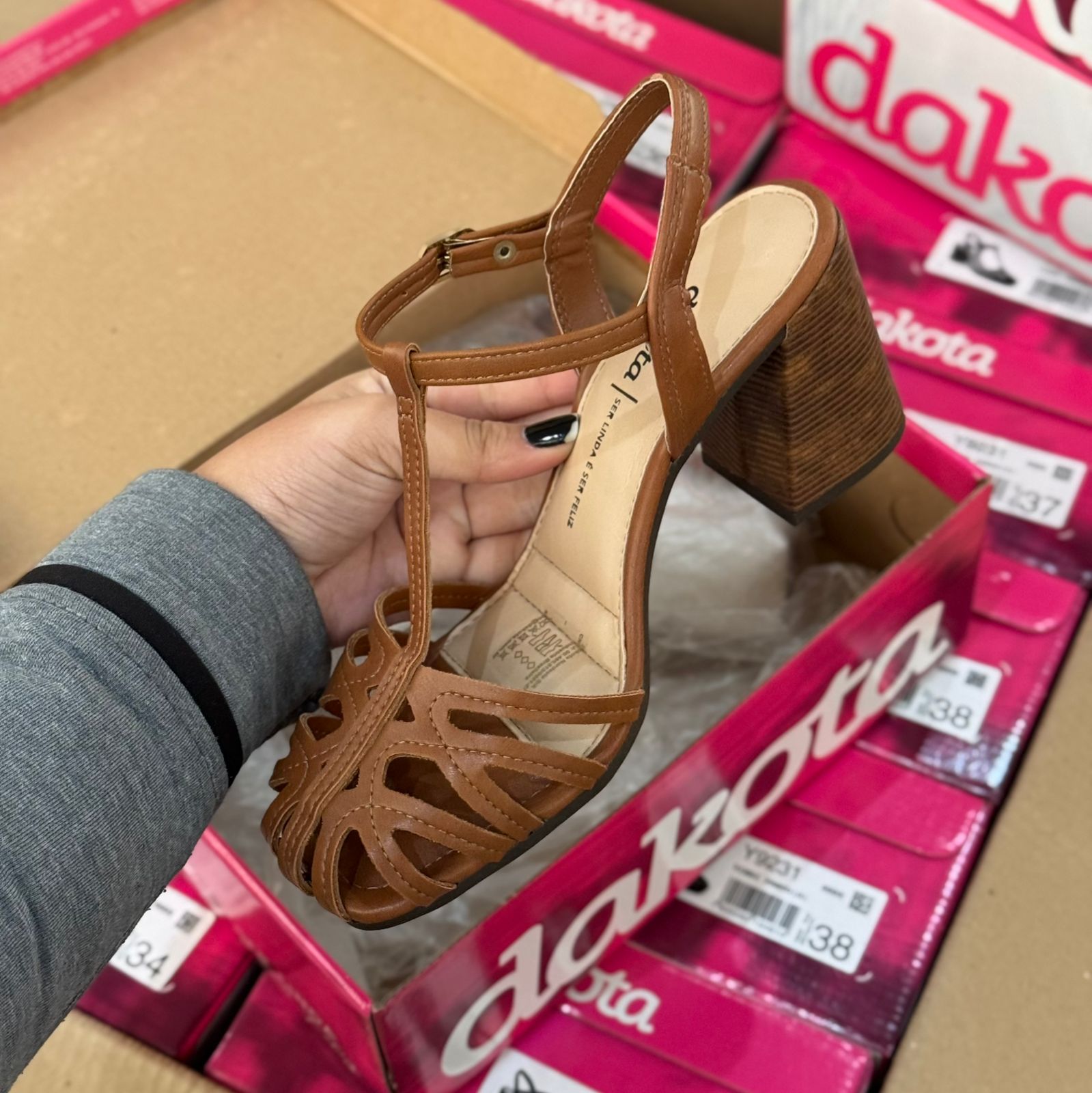 Sandália Dakota Salto Bloco Tiras Entrelaçadas Y9231