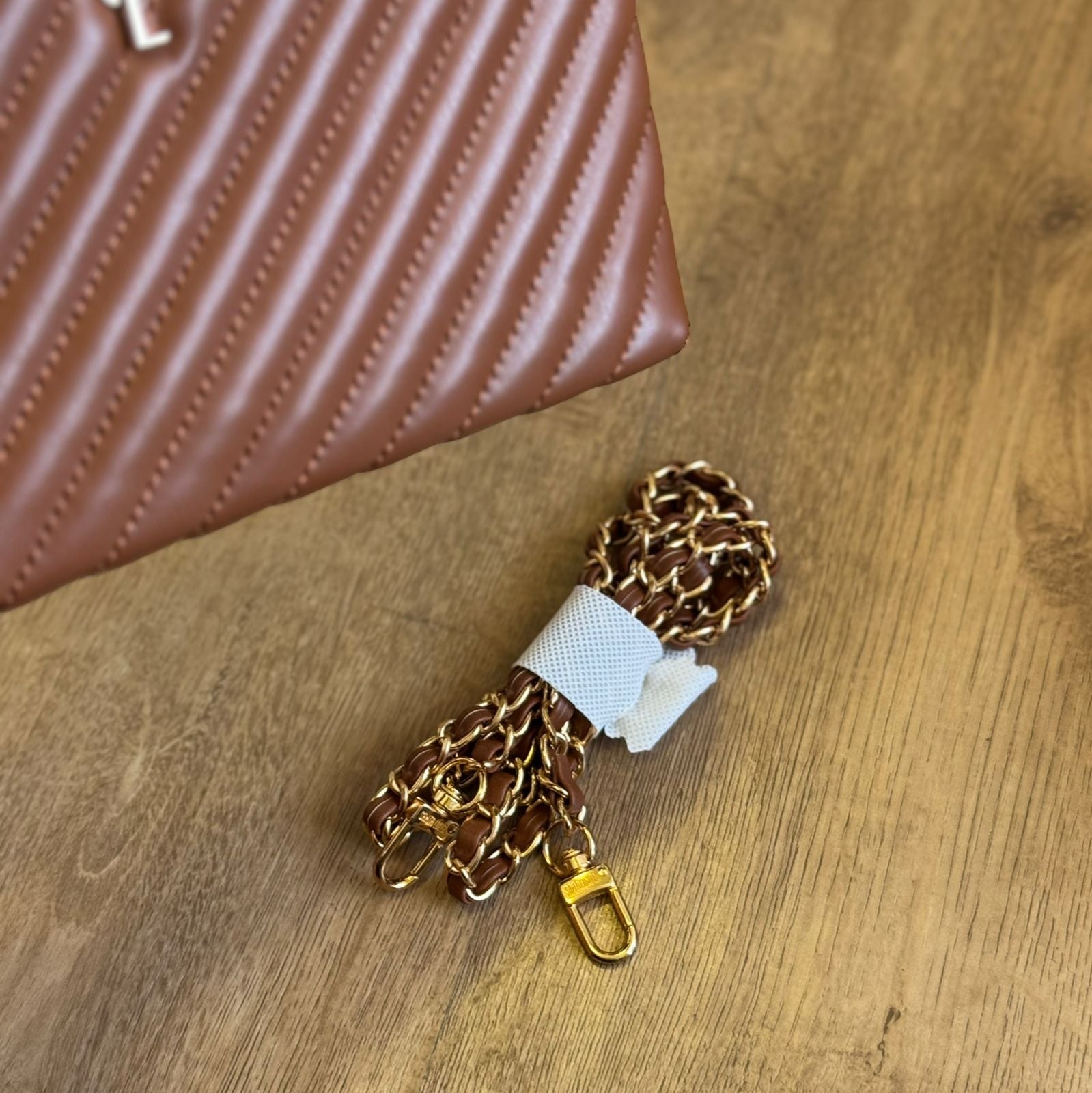 Bolsa Carteira Santa Lolla Matelassê Bege com Corrente 0470.547F