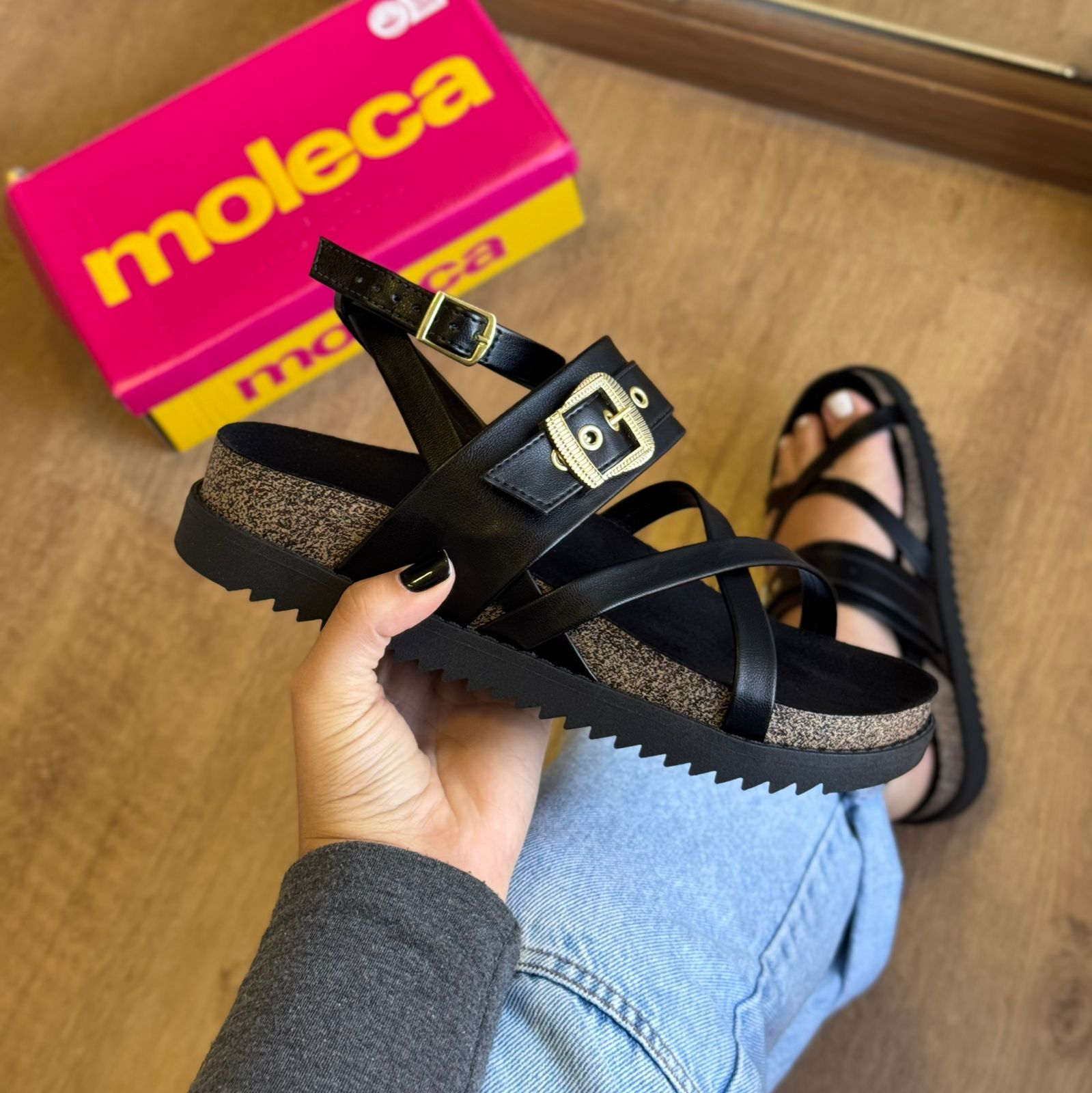 Sandália Moleca com Ajuste Tratorada 5500.113