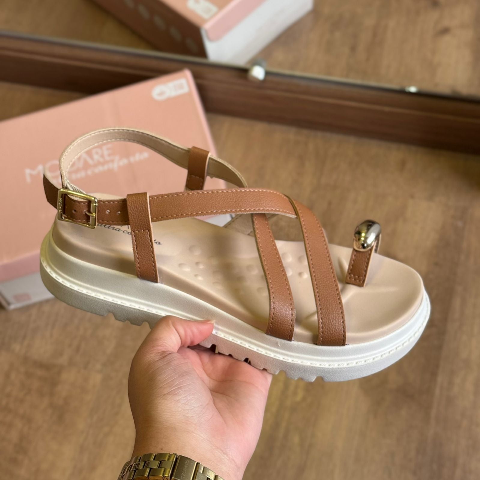 Sandália Modare Detalhe Dourado no Dedo 7200.107