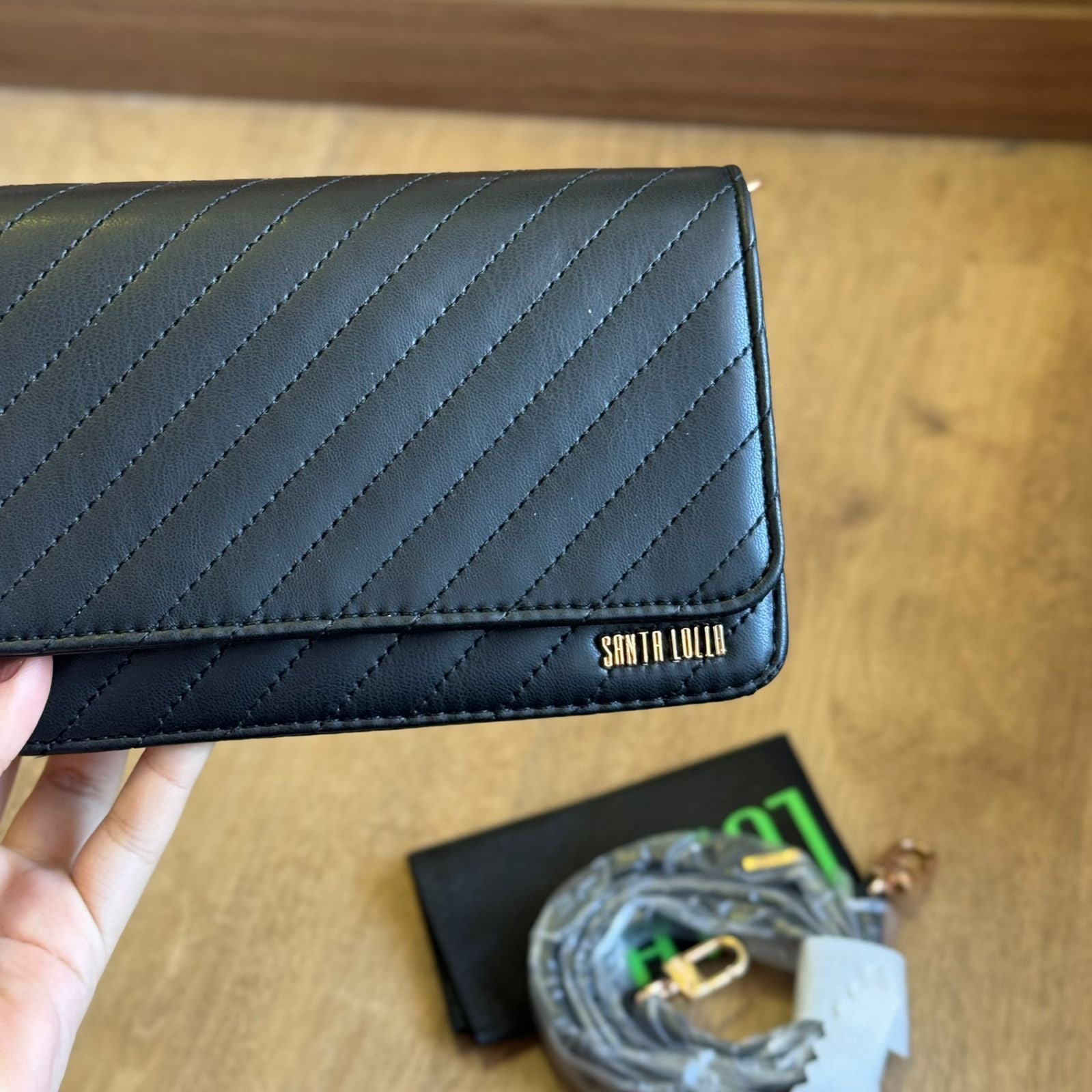 Bolsa Carteira Santa Lolla Costura Transversal 0470.547E