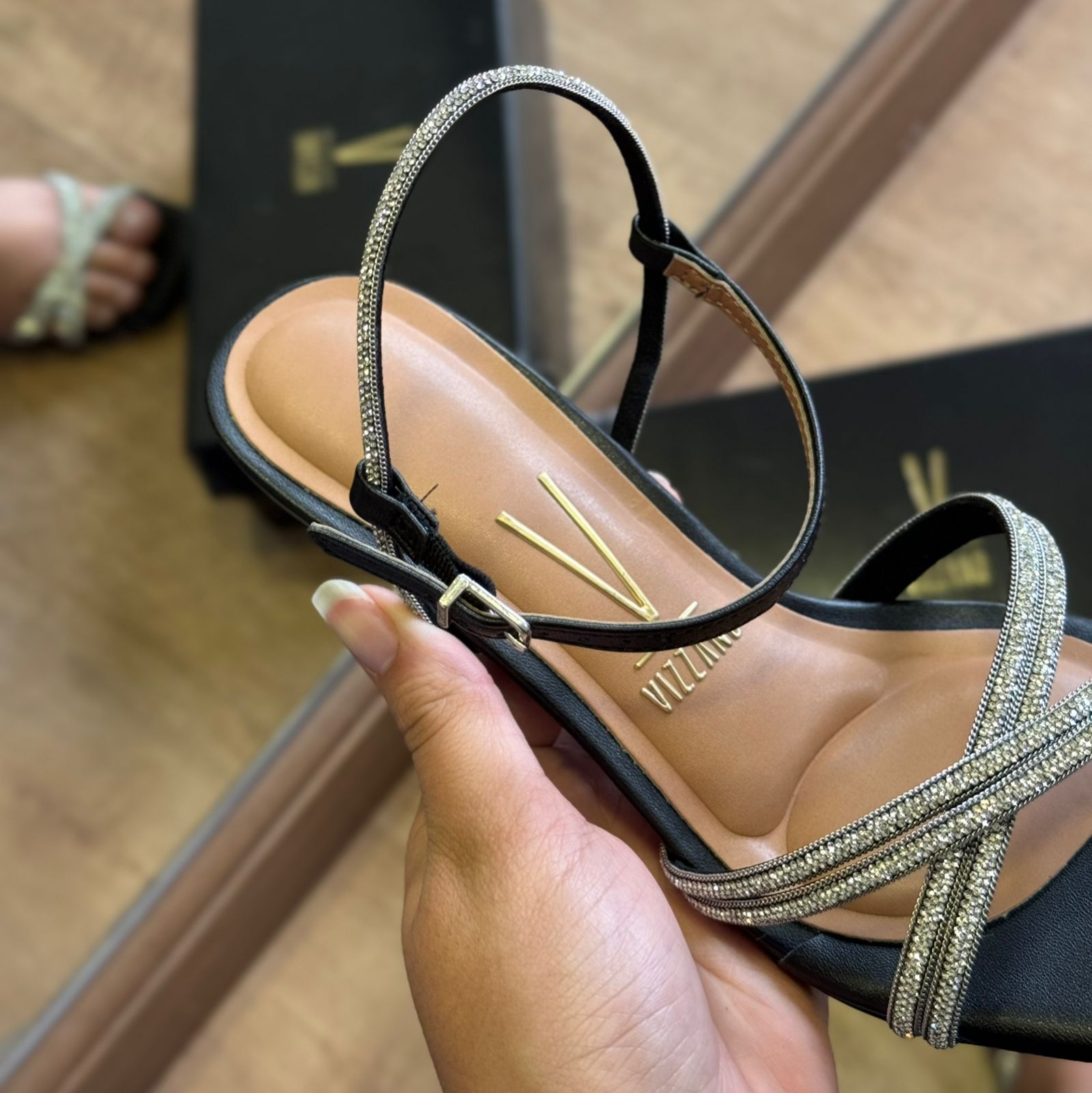 Sandália Vizzano Salto Fino Tiras Brilhosas 6536.105