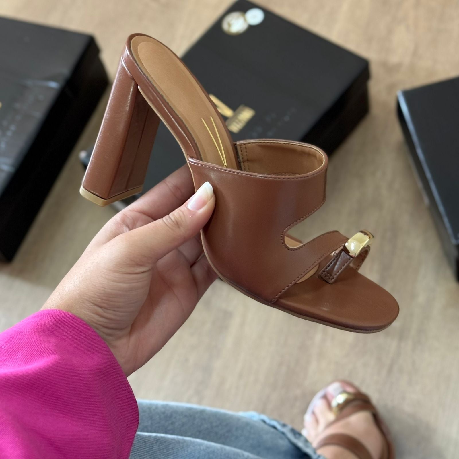 Salto Vizzano Bloco Detalhe Dourado no Dedo 6550.101