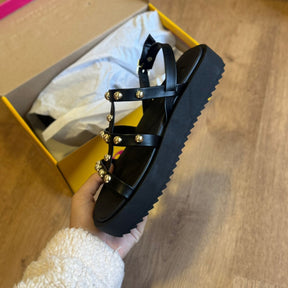 Sandália Moleca Detalher de Bolinhas Douradas 5489.119