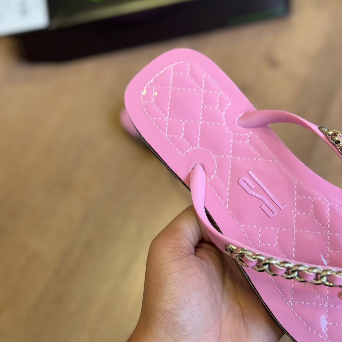 Sandália Santa Lolla Flip Flop Corrente Dourada 0106.0D67