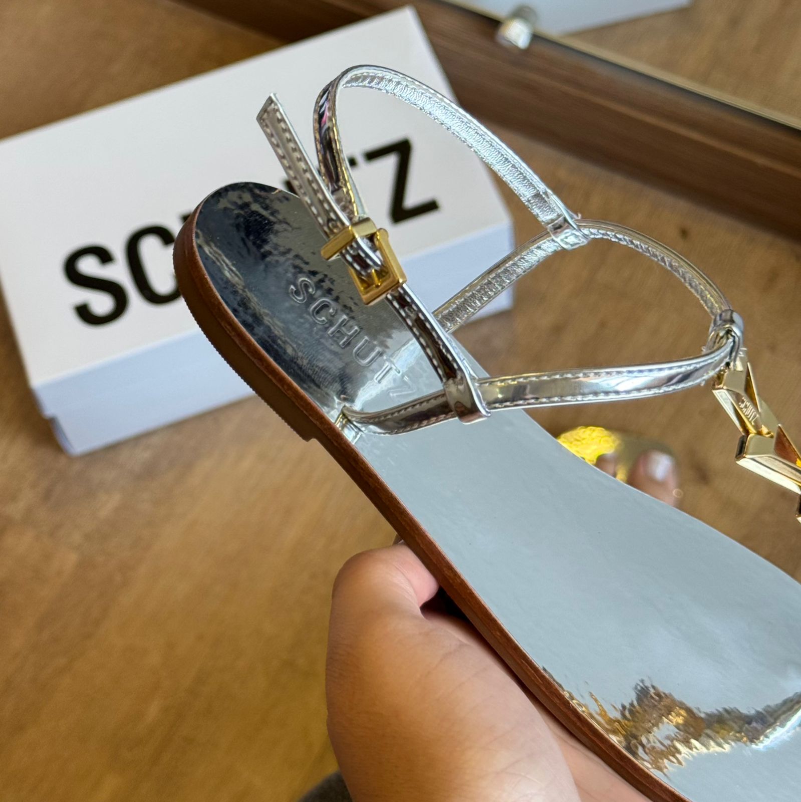 Sandália Schutz Rasteira Triangulos Dourados S224460001