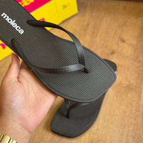 Chinelo de Dedo Moleca Detalhes da Marca 5552.200