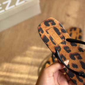 Chinelo de Dedo Arezzo Animal Print Square Z190270243