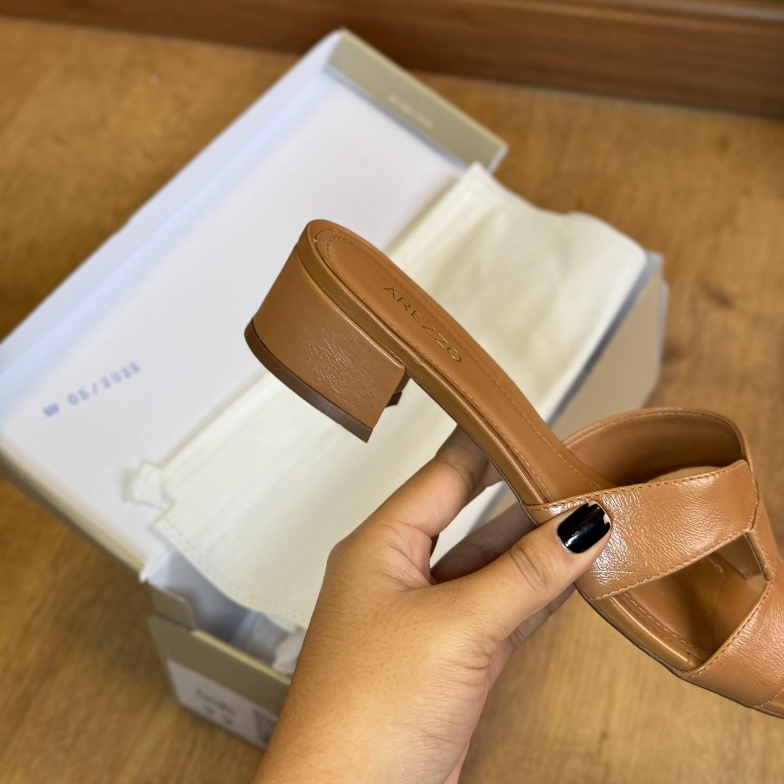 Tamanco Arezzo Couro Salto Bloco Tira Vazada A031990246