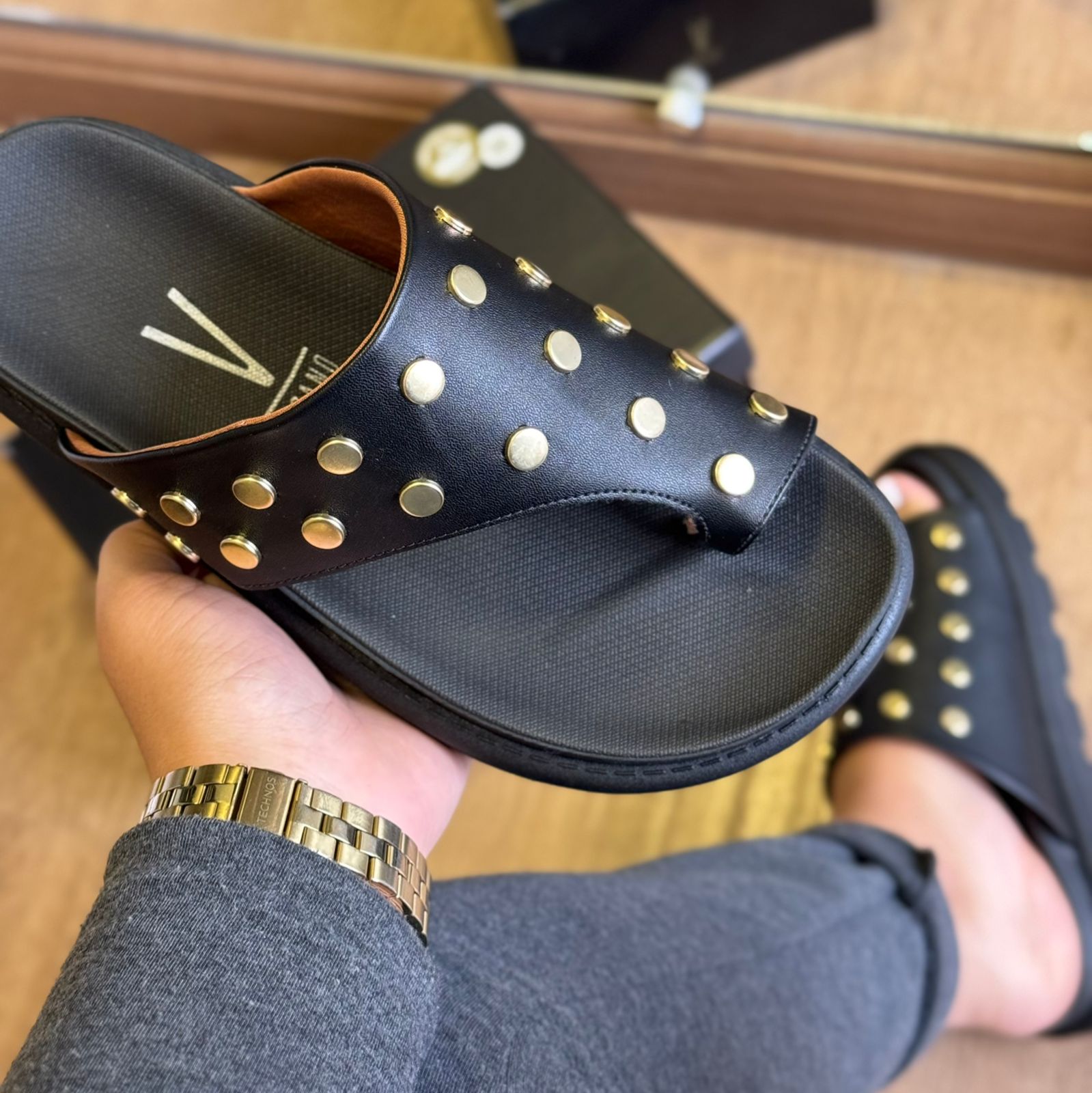 Sandália Vizzano Pontinhos Dourados 6510.117