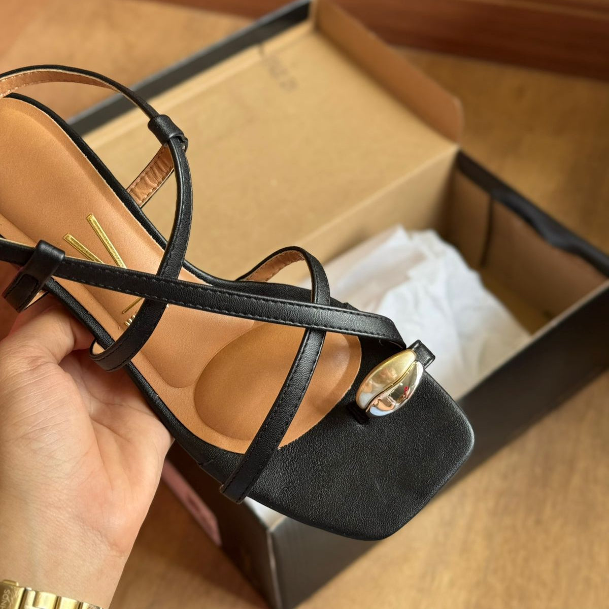 Sandália Vizzano Detalhe Dourado no Dedo 6454.123