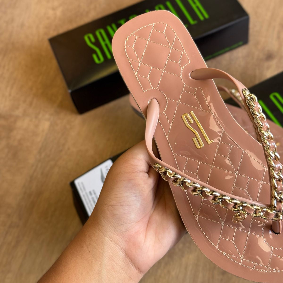 Sandália Santa Lolla Flip Flop Corrente Dourada 0106.0D67