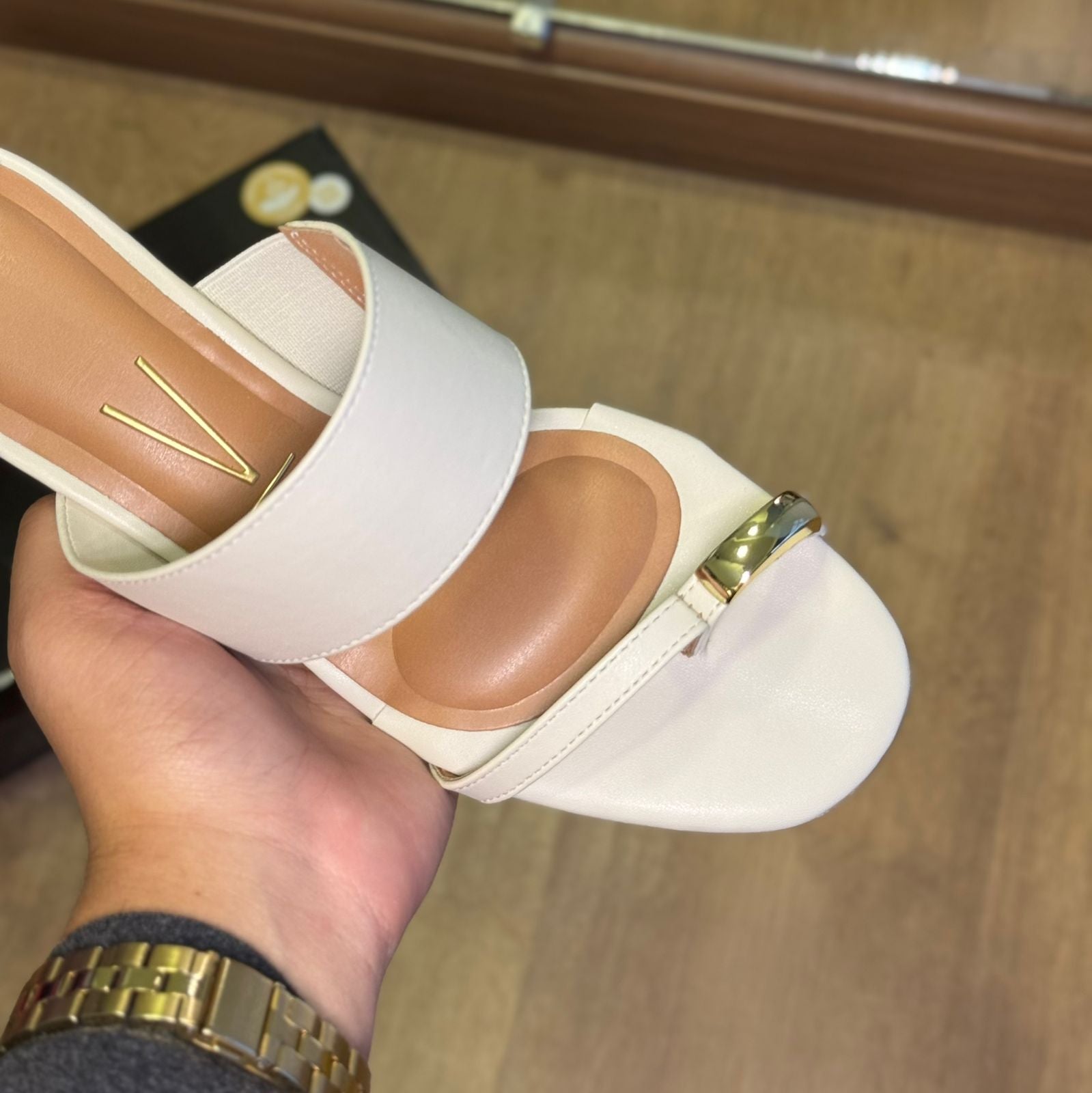 Sandália Vizzano Salto Bloco Hálux Dourado 6428.148