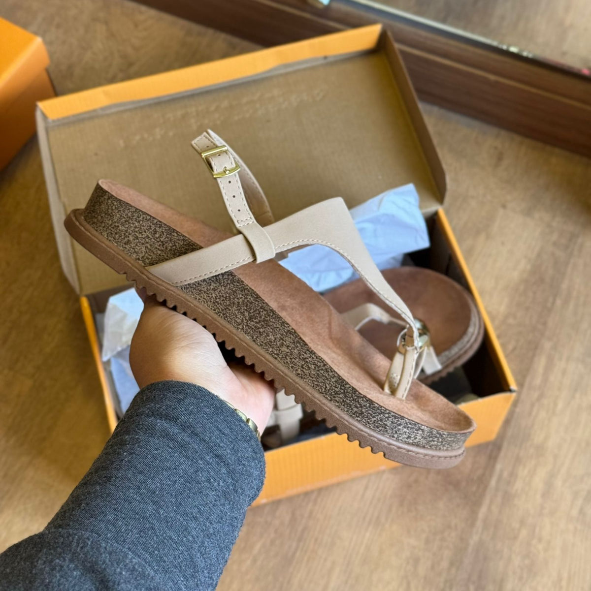 Sandália Beira Rio Plataforma Detalhe Dourado 8524.109