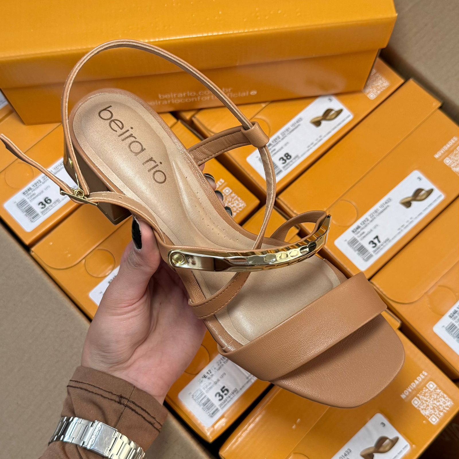 Sandália Beira Rio Salto Bloco Tiras com Detalhe Dourado 8423.236