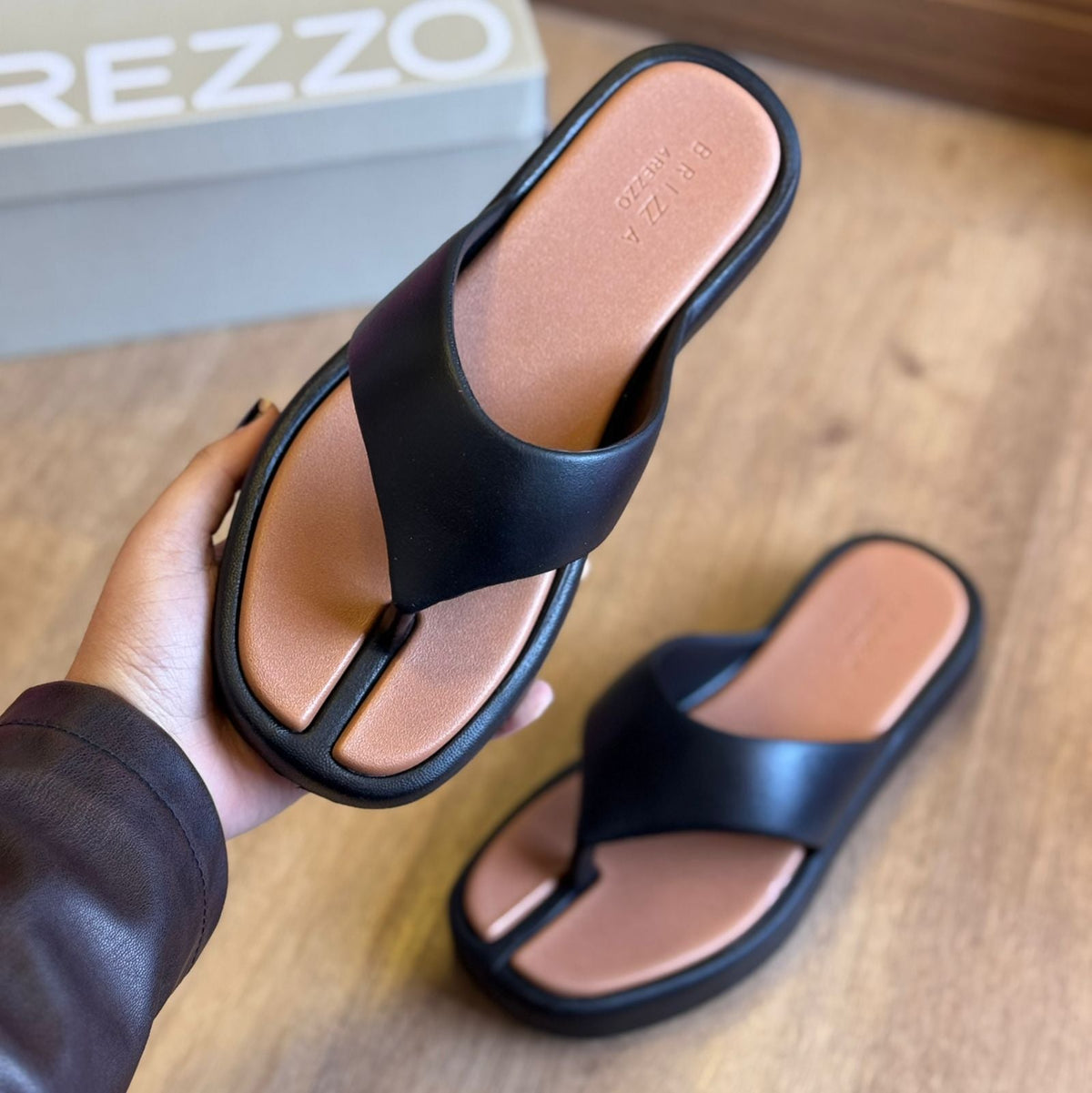 Sandália Arezzo Flatform Bicolor Tira Z191690001