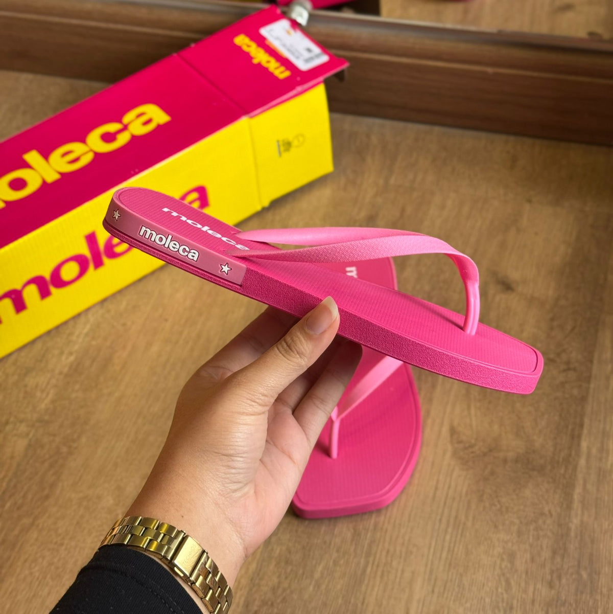 Chinelo de Dedo Moleca Detalhes da Marca 5552.200