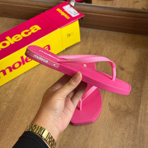 Chinelo de Dedo Moleca Detalhes da Marca 5552.200