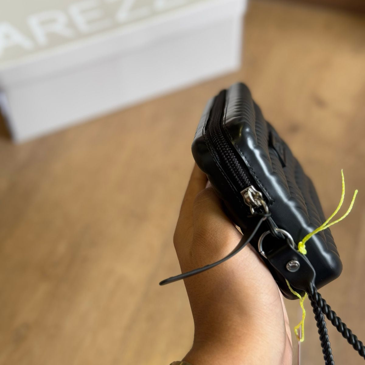 Bolsa Arezzo Pequena Metalizada Alça Marrocos Z195070007