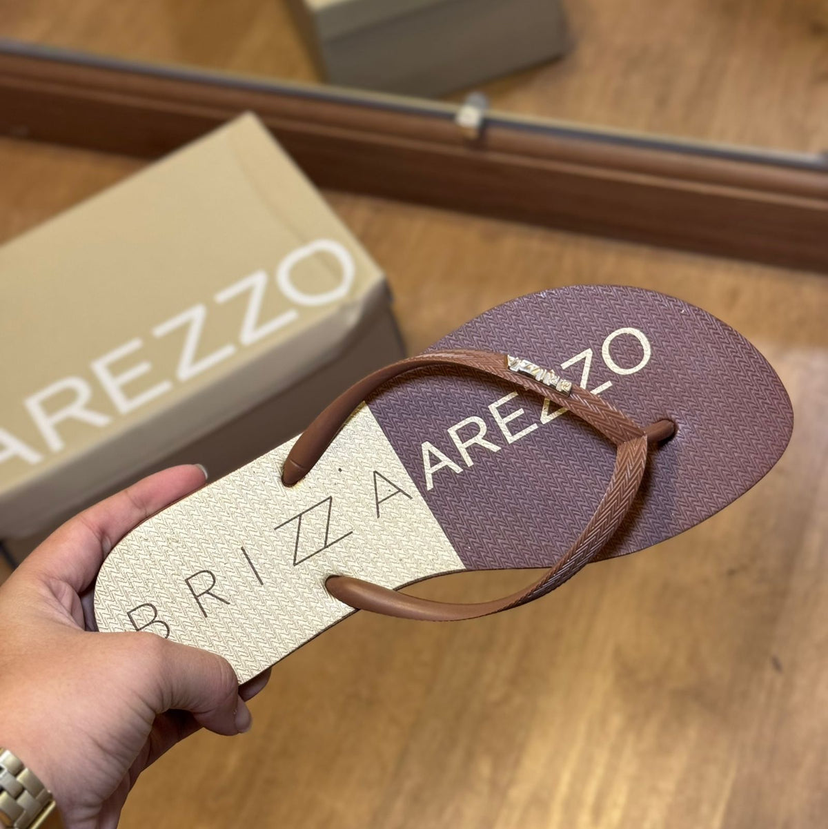 Chinelo de Dedo Arezzo Bicolor Z190260142
